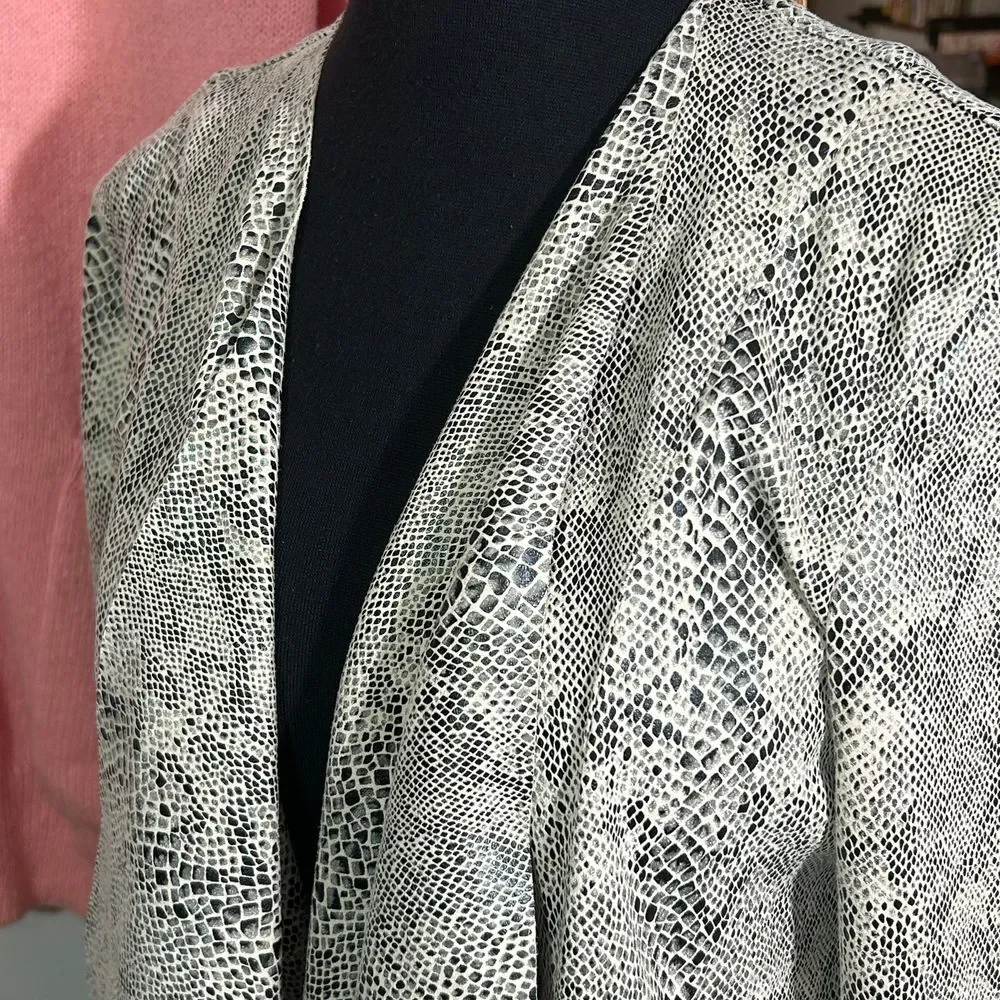 Blank NYC Snake Print Waterfall Draped Blazer Jacket Grey Open‎ Front Jacket Med - Picture 4 of 8